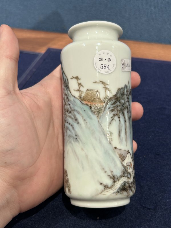 民国 邹岭粉彩泉响落空山图瓶 - 图4