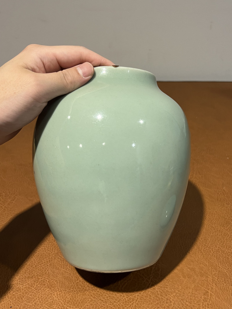 清乾隆 豆青釉月牙纹盖罐 - 图6