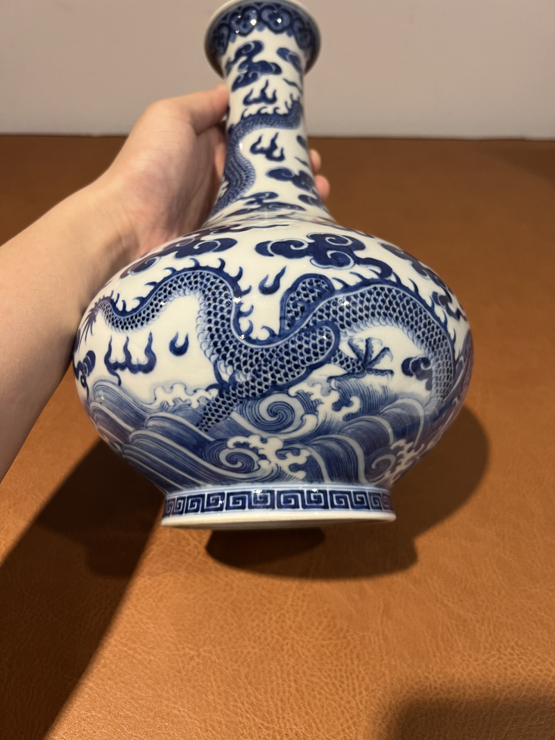 清嘉庆 青花云龙纹撇口瓶 - 图3