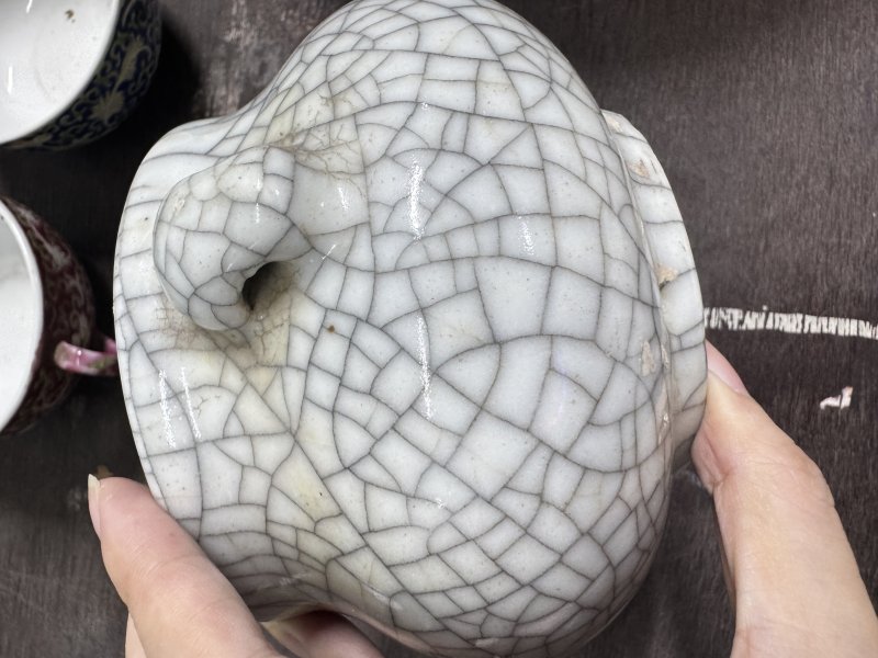清 哥釉开片双狮耳炉 - 图10
