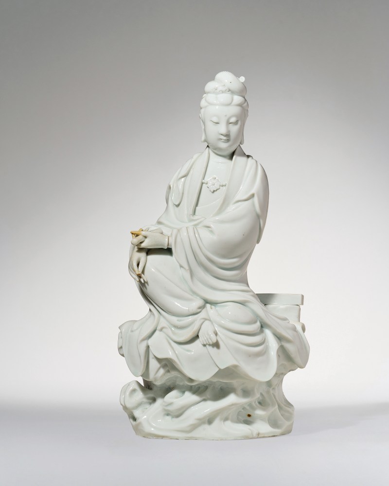 十七世纪 德化坐岩持经观音像