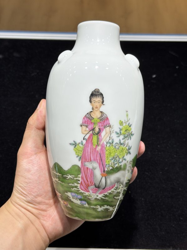 民国 叶震嘉风格珐琅彩西洋美女图瓶 - 图2