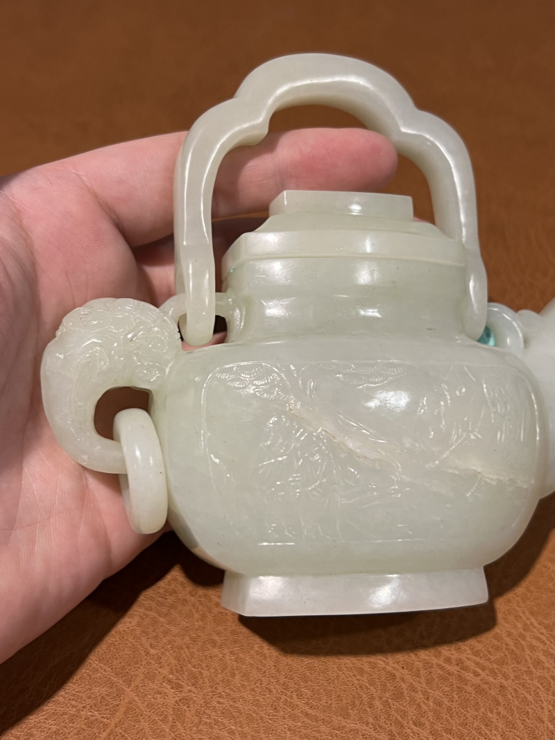 清 白玉开光人物提梁壶 - 图7