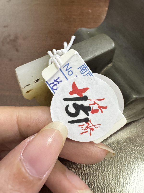 清 三镶玉花卉诗文如意形锡包紫砂壶 - 图2