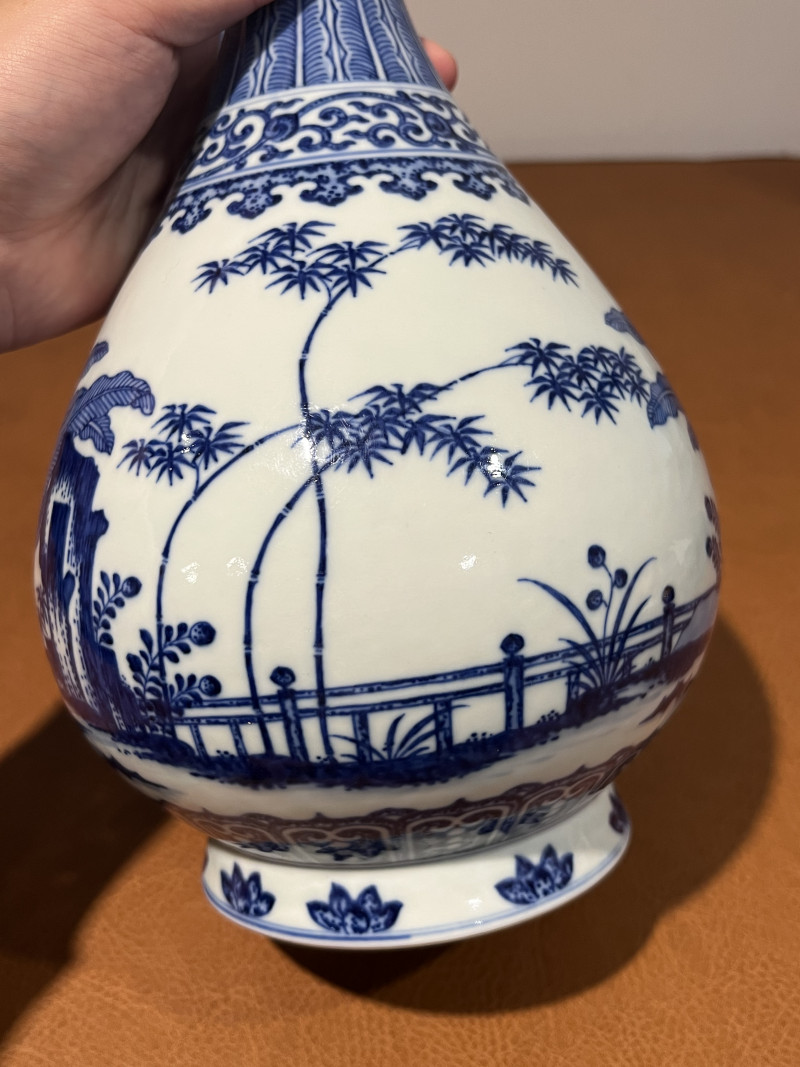 清乾隆 青花洞石芭蕉纹玉壶春瓶 - 图17