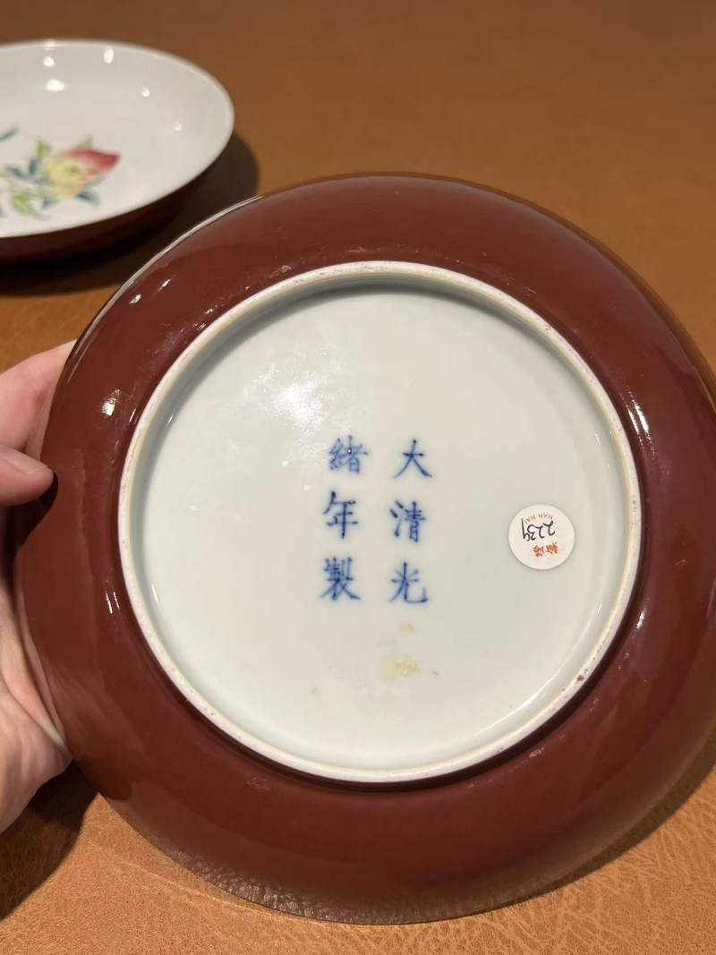 清光绪 外胭脂红内粉彩折枝寿桃纹盘（一对） - 图3
