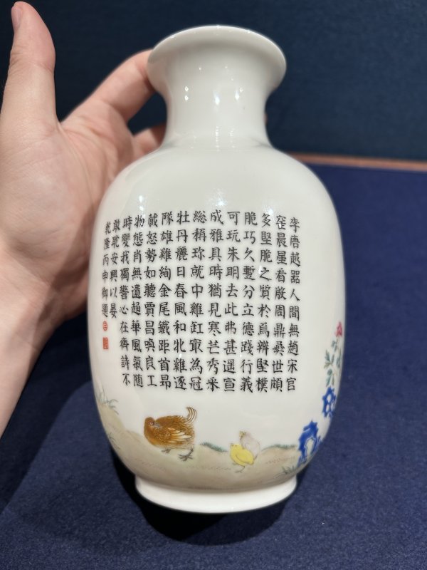 民国 粉彩乾隆鸡缸杯图胆瓶 - 图4