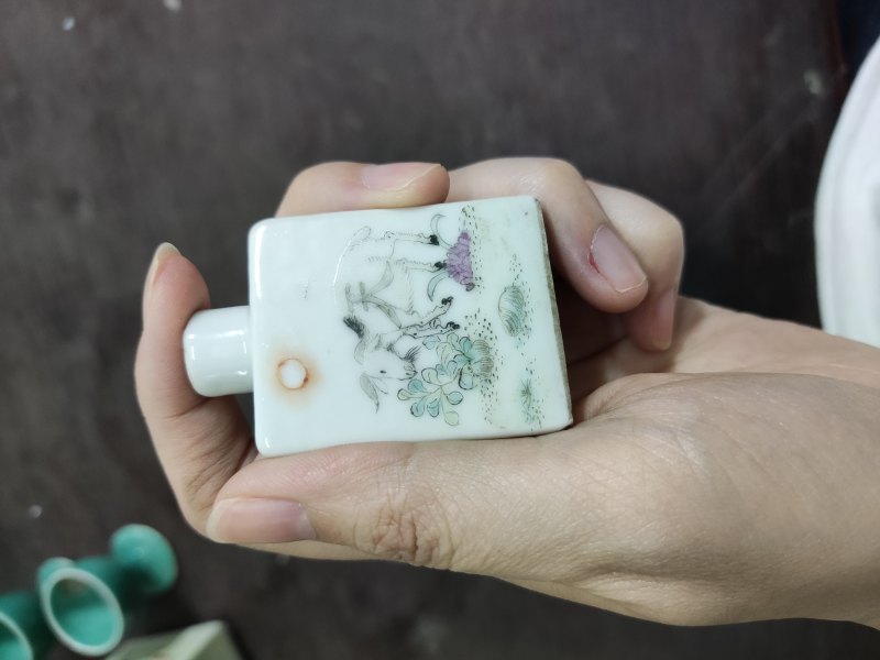 清 程松石款浅绛彩三阳开泰烟壶 - 图2