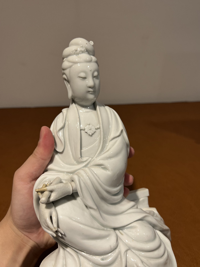 十七世纪 德化坐岩持经观音像 - 图6
