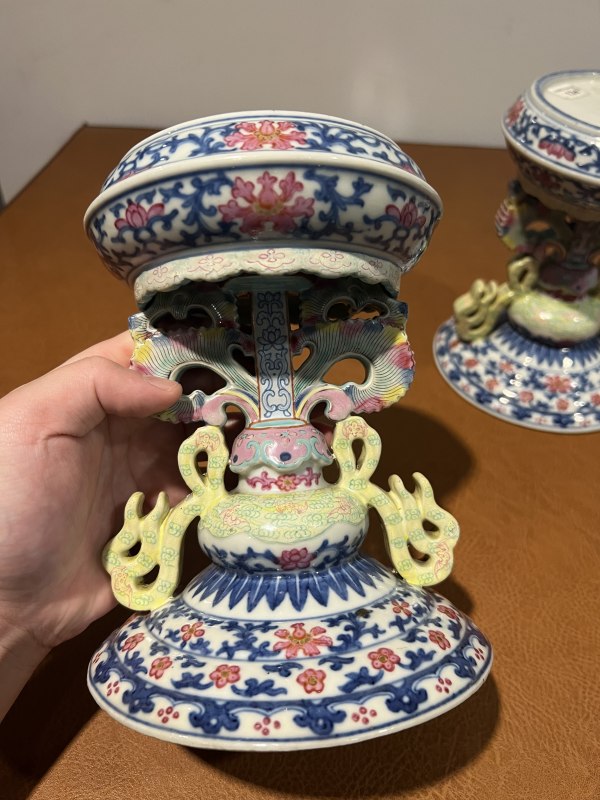清乾隆 青花粉彩缠枝花卉纹供座（一对） - 图10