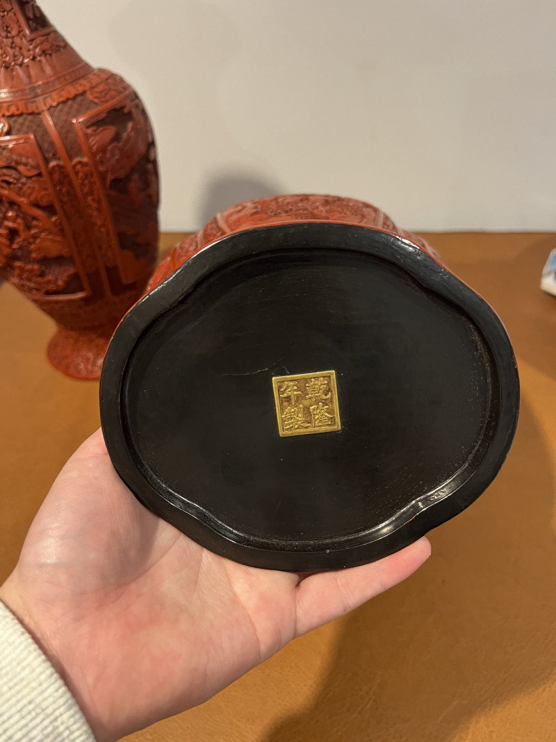 清中期 剔红海棠型瓶一对 - 图9