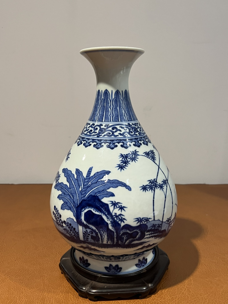 清乾隆 青花洞石芭蕉纹玉壶春瓶 - 图2