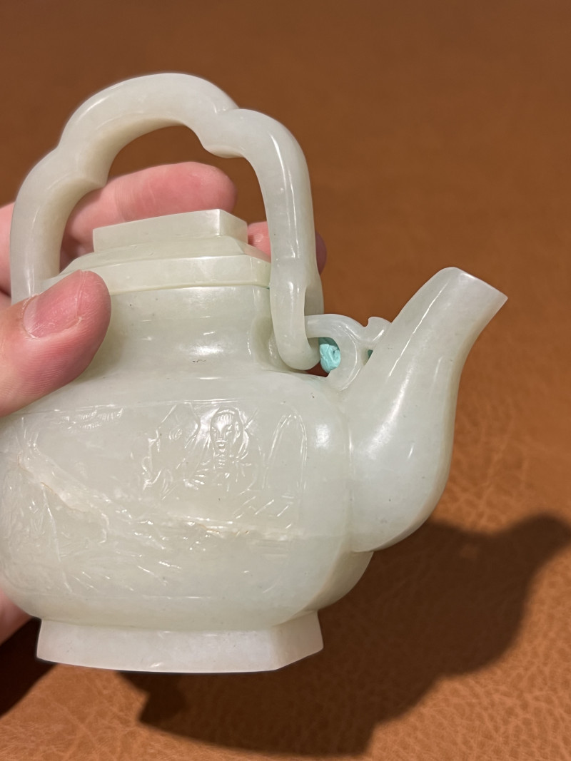 清 白玉开光人物提梁壶 - 图8