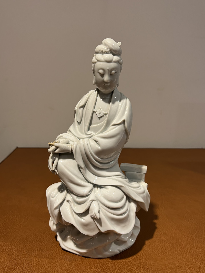 十七世纪 德化坐岩持经观音像 - 图2