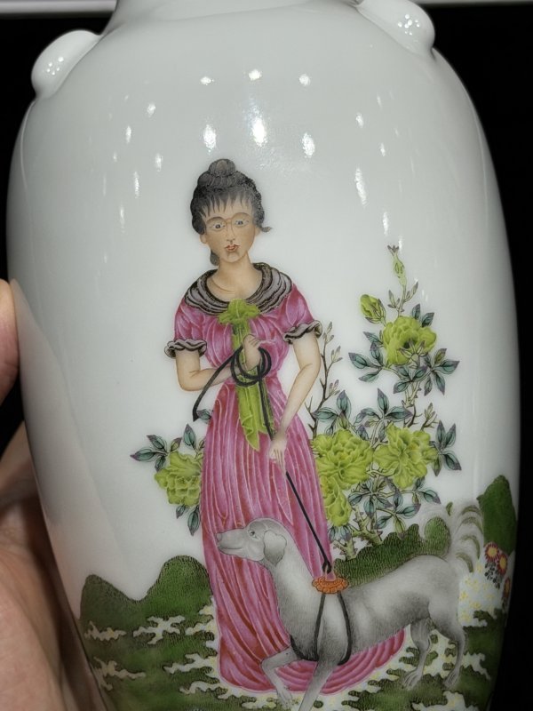 民国 叶震嘉风格珐琅彩西洋美女图瓶 - 图5