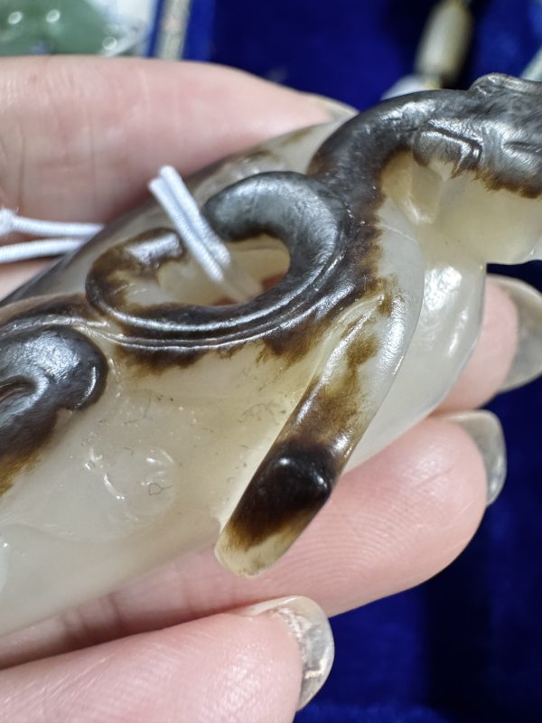 明 玉浮雕螭龙纹鸡心坠 - 图5