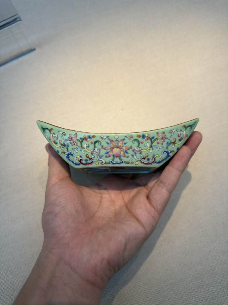 清嘉庆 粉彩绿地缠枝宝相花纹茶船 - 图3
