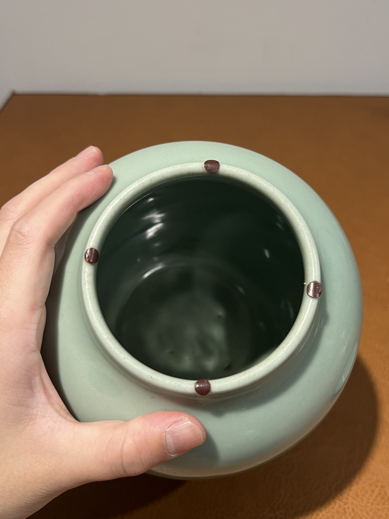 清乾隆 豆青釉月牙纹盖罐 - 图8