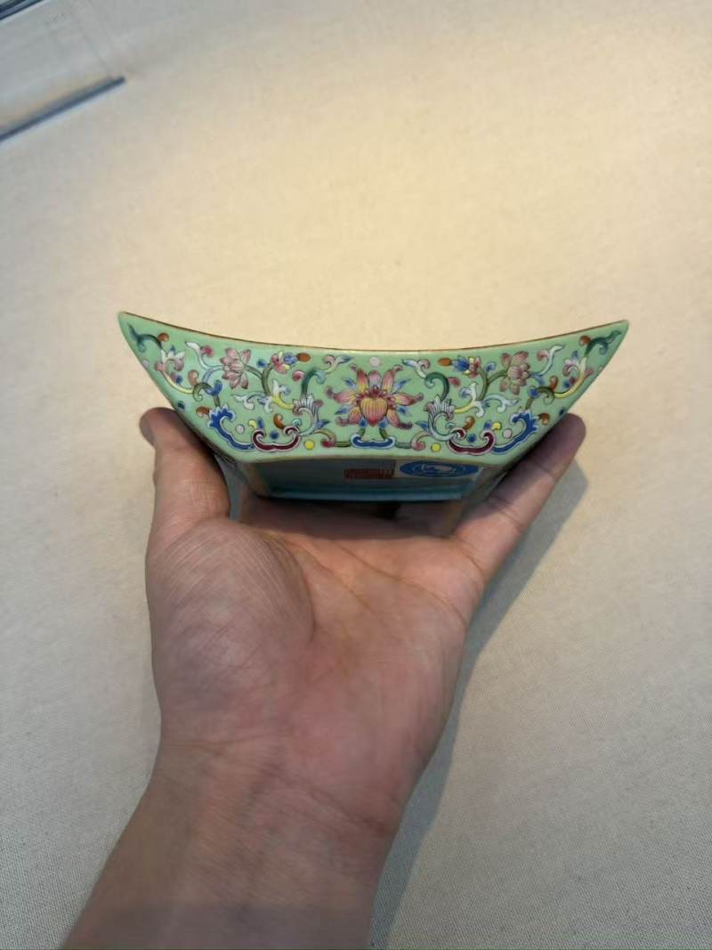 清嘉庆 粉彩绿地缠枝宝相花纹茶船 - 图4