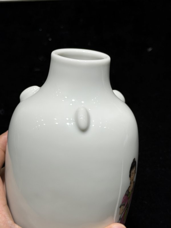 民国 叶震嘉风格珐琅彩西洋美女图瓶 - 图6