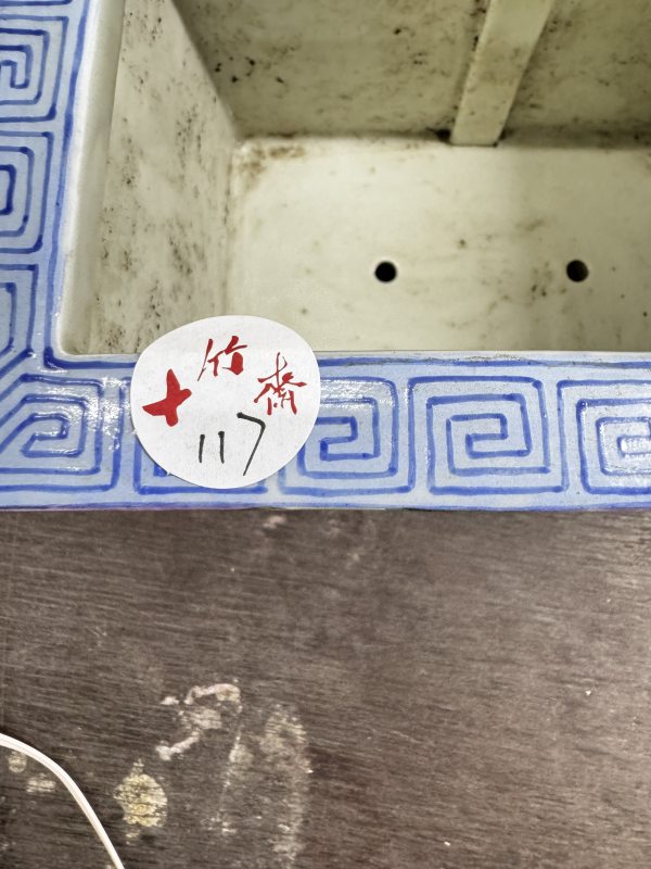 清 粉彩花鸟四方花盆一对 - 图2