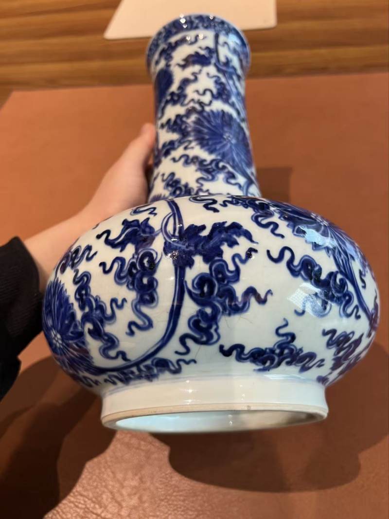 清康熙 青花缠枝莲纹长颈瓶 - 图6