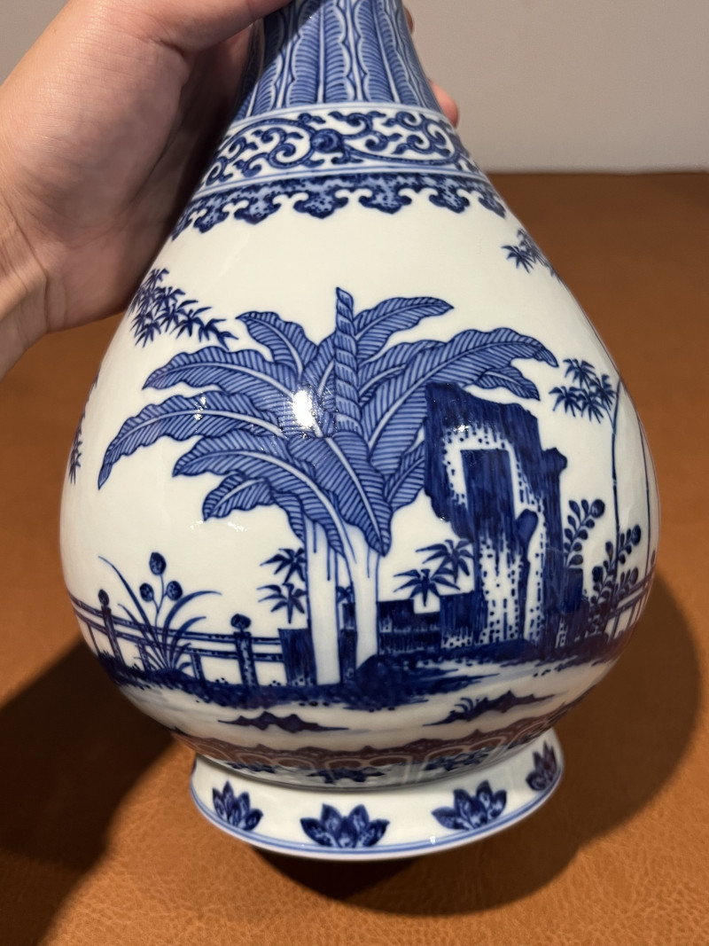 清乾隆 青花洞石芭蕉纹玉壶春瓶 - 图18
