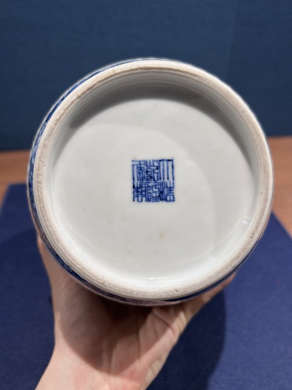 民国 王锡良粉彩开光虎溪三笑 三顾茅庐图瓶 - 图9