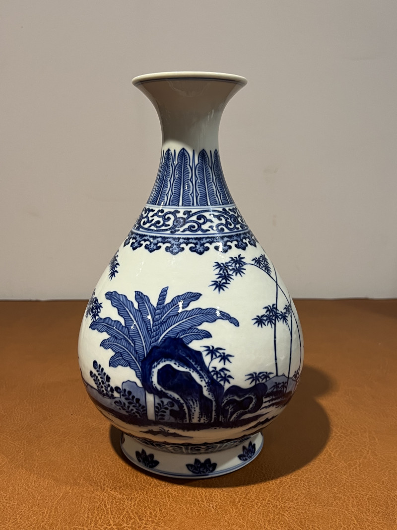 清乾隆 青花洞石芭蕉纹玉壶春瓶 - 图3
