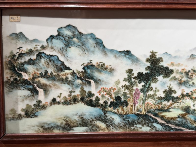 1954年作 汪小亭粉彩红树山庄图横画长条瓷板 - 图11
