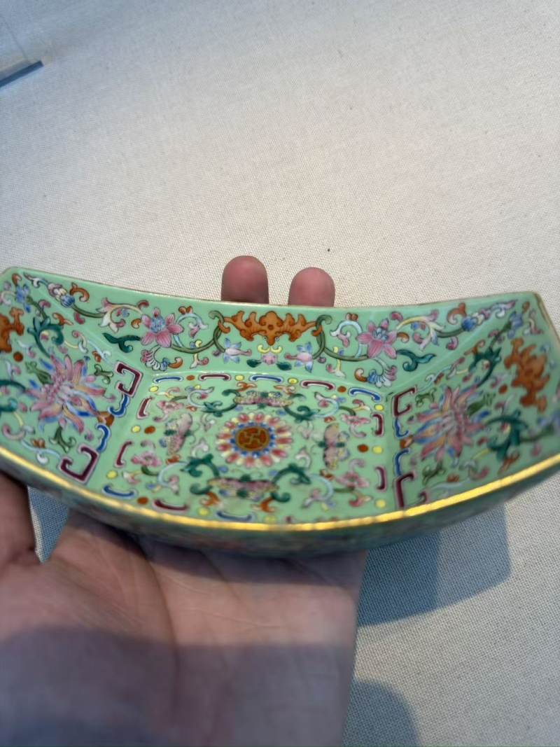 清嘉庆 粉彩绿地缠枝宝相花纹茶船 - 图5