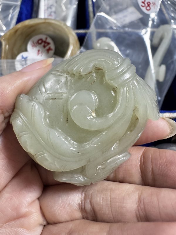 清 玉雕莲花形水呈配座 - 图7