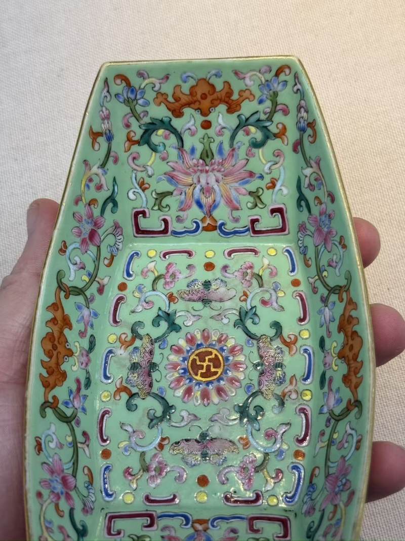 清嘉庆 粉彩绿地缠枝宝相花纹茶船 - 图6