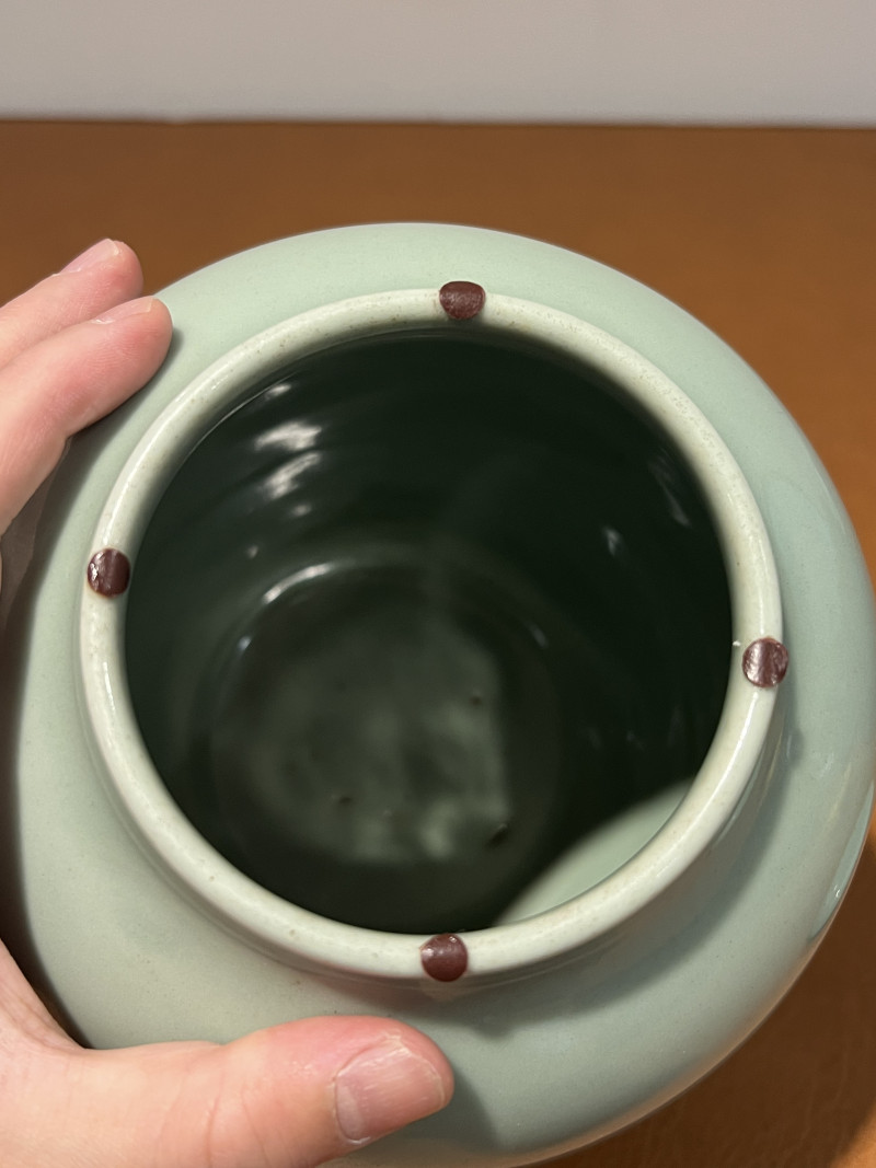 清乾隆 豆青釉月牙纹盖罐 - 图9
