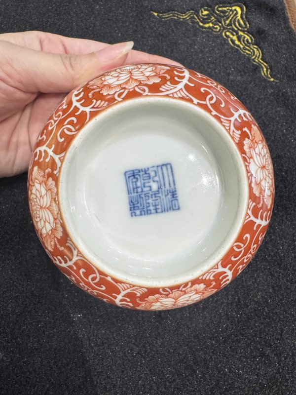 清 珊瑚红留白缠枝牡丹纹碗 - 图9
