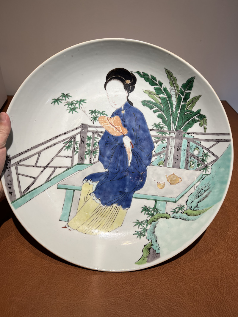 清康熙 五彩仕女人物纹大盘 - 图2