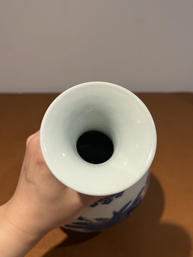 清乾隆 青花洞石芭蕉纹玉壶春瓶 - 图7