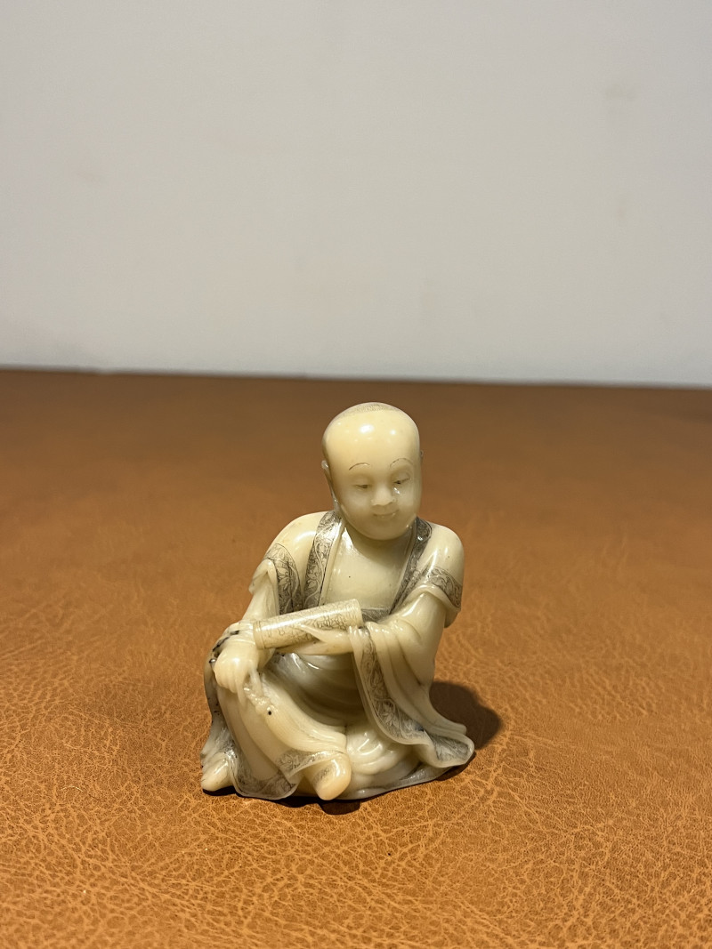 清早期 寿山石持卷罗汉 - 图2