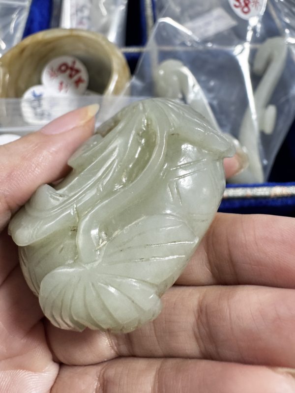 清 玉雕莲花形水呈配座 - 图8