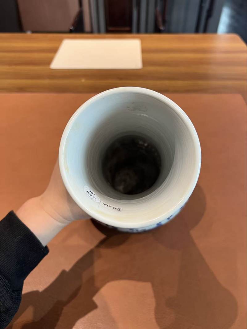 清康熙 青花缠枝莲纹长颈瓶 - 图8
