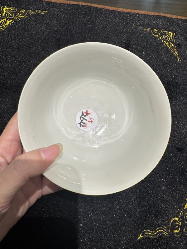 清 珊瑚红留白缠枝牡丹纹碗 - 图4