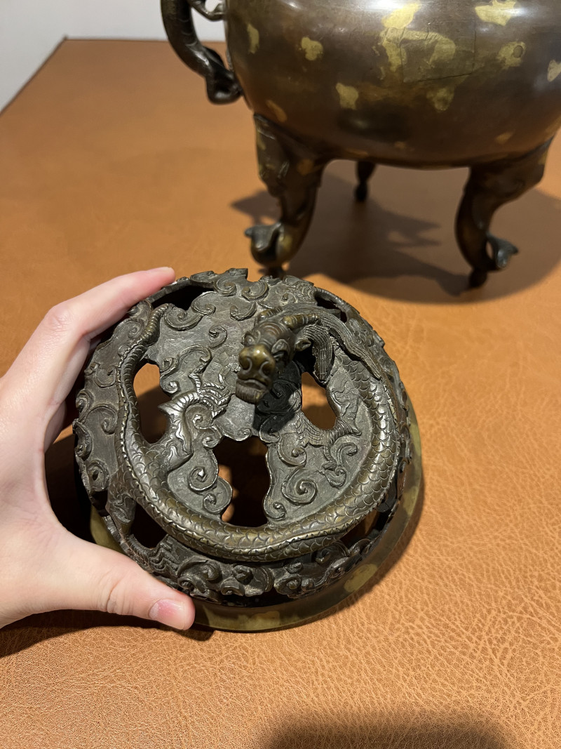 清乾隆 铜点金螭龙耳熏炉 - 图5