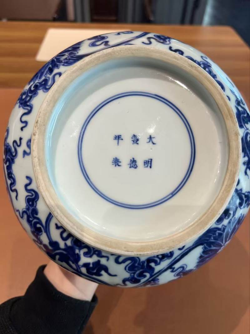 清康熙 青花缠枝莲纹长颈瓶 - 图9