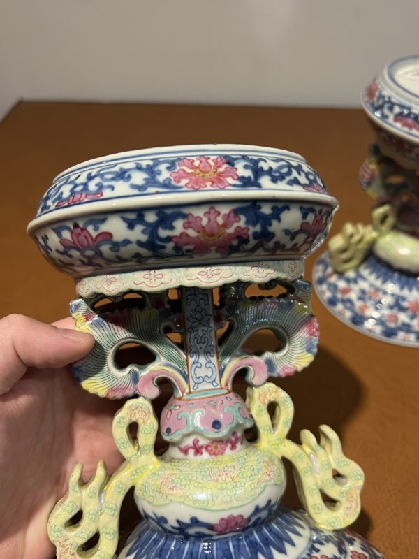清乾隆 青花粉彩缠枝花卉纹供座（一对） - 图7