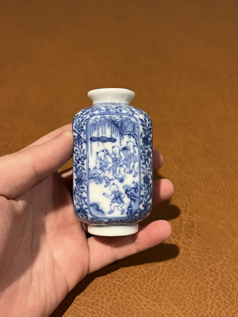 清 青花缠枝花卉开光婴戏图小瓶 - 图4