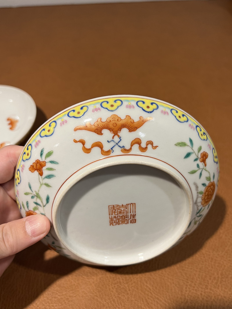 清嘉庆 粉彩折枝花卉五福纹盘（一对） - 图3
