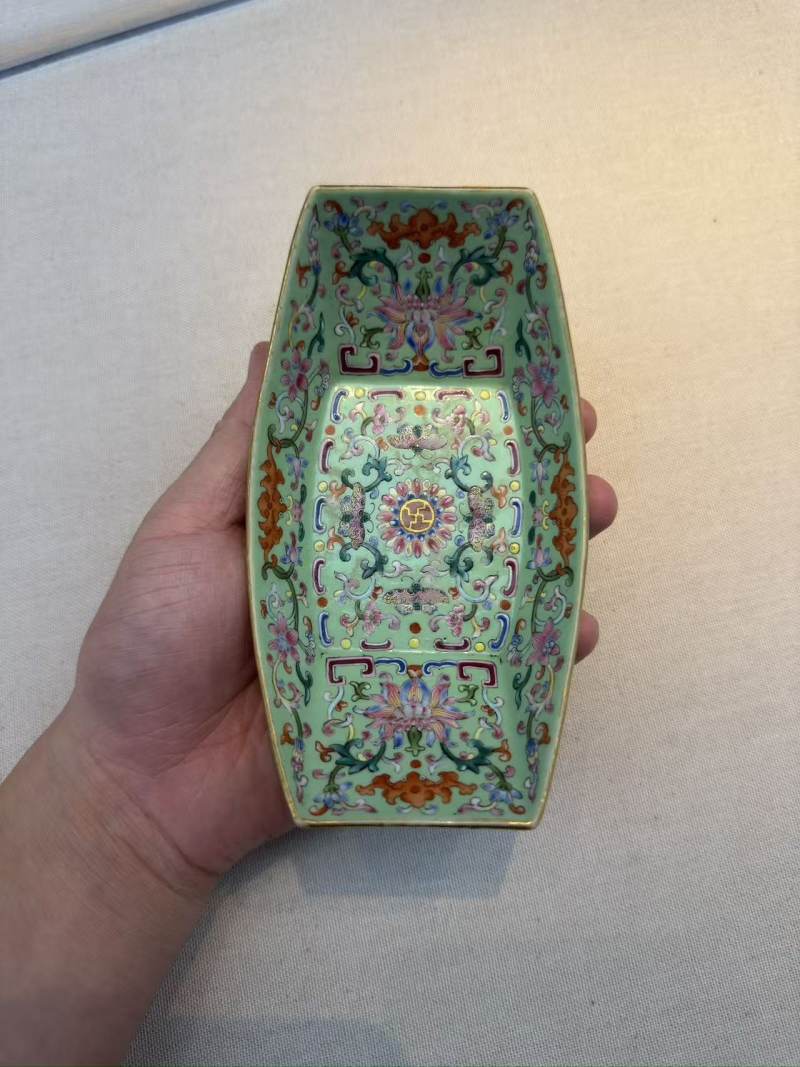 清嘉庆 粉彩绿地缠枝宝相花纹茶船 - 图8