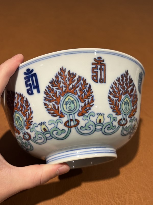 清乾隆 斗彩缠枝宝相花梵文碗 - 图7