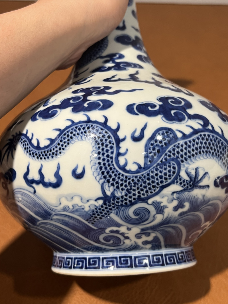 清嘉庆 青花云龙纹撇口瓶 - 图7