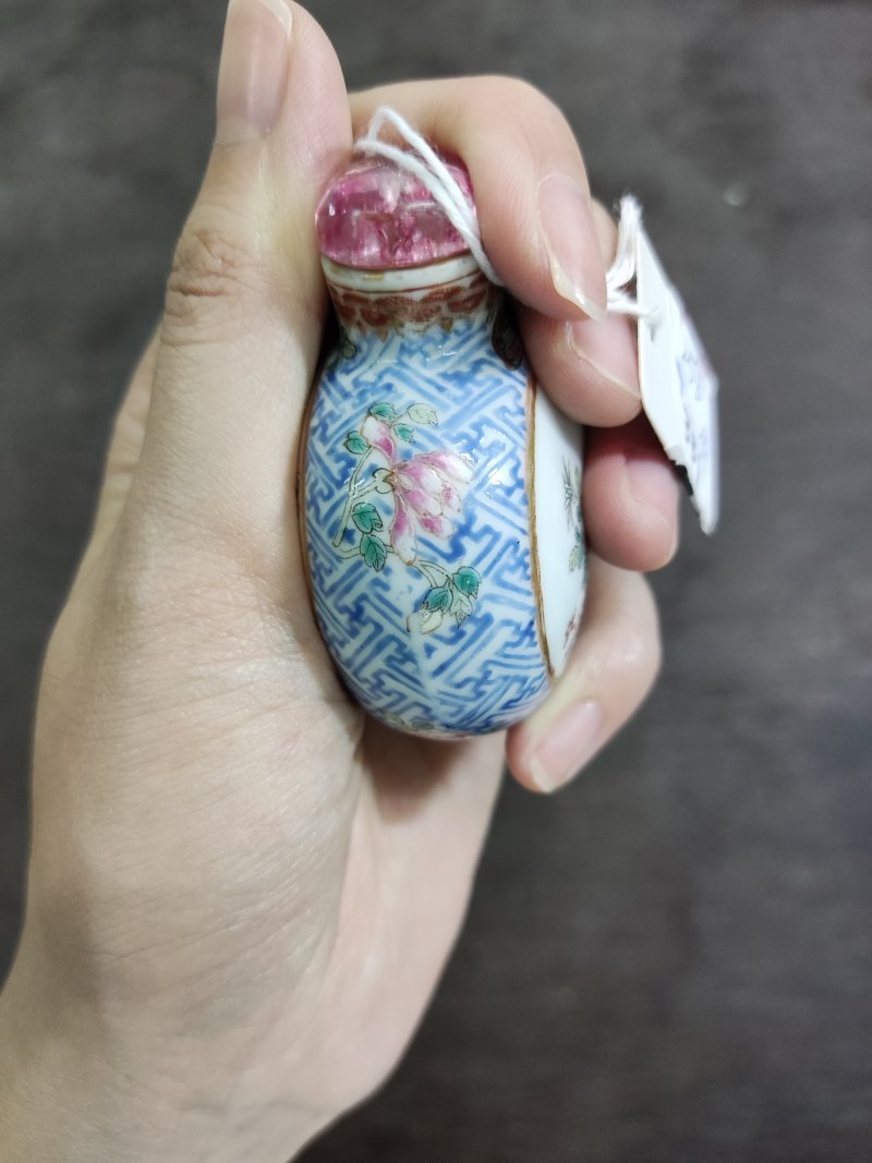 清 料彩开框粉彩花卉纹烟壶 - 图6